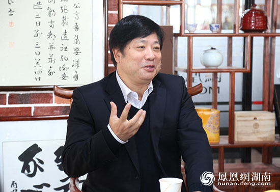 湖南省委宣传部副部长周湘考察凤凰湖南 称赞