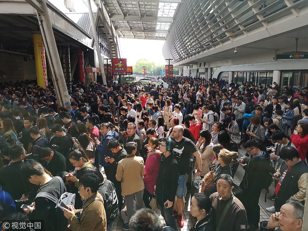 今天上午地铁8号线设备故障 部分站点出现大客流_上海滩_新民网