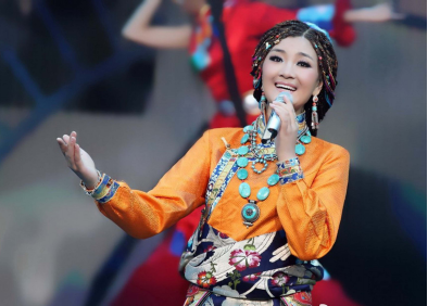 天下最美女中音降央卓玛献唱公益歌曲《我以茶