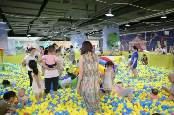 百万海洋球+真声恐龙宴 万家丽时尚生活购物广场让你三伏天玩