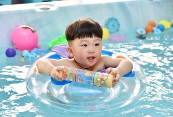 鱼乐贝贝引领婴儿游泳热潮 专业服务获加盟认