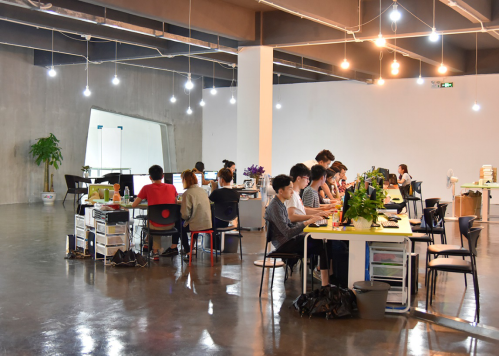 电商从业环境普查-3C品类商家第一卫夺魁