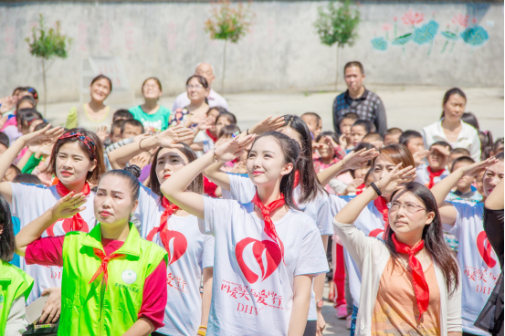 DHV向遵义8所小学开展捐书助学献爱心公益活动