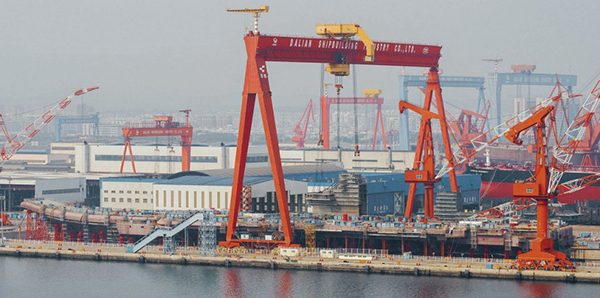 外媒：中国首艘国产航母即将竣工 舰岛有九层楼高