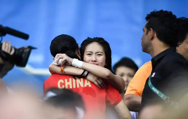 23岁奥运五金王退役了，她后背的膏药像打满补丁