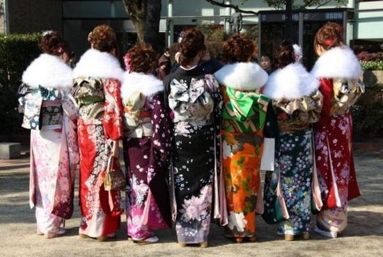 日本女人和服里的震撼秘密 犹如中国女人裹小脚