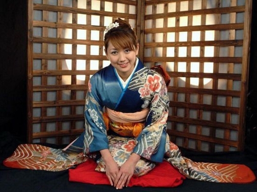 日本女人和服里的震撼秘密 犹如中国女人裹小脚