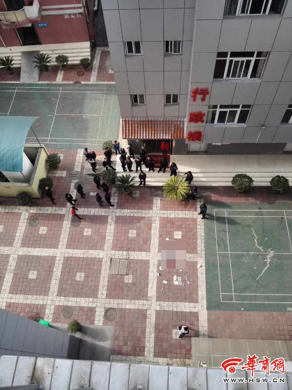 陕西：42岁镇长在医院坠楼身亡