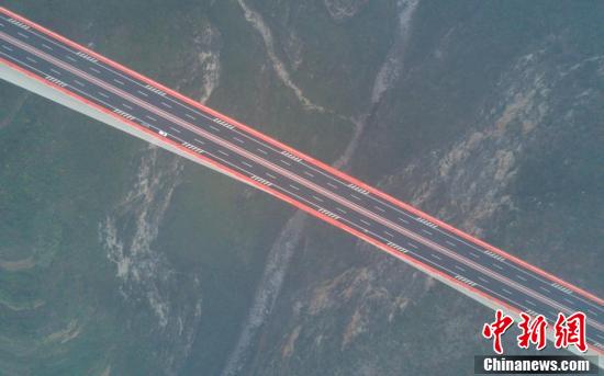 世界第一高桥：北盘江大桥建成通车距江面高差565米（组图）