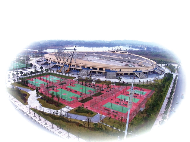 5万平方米的体育场已建设成形,混凝土结构的看台,钢架结构的场顶造型
