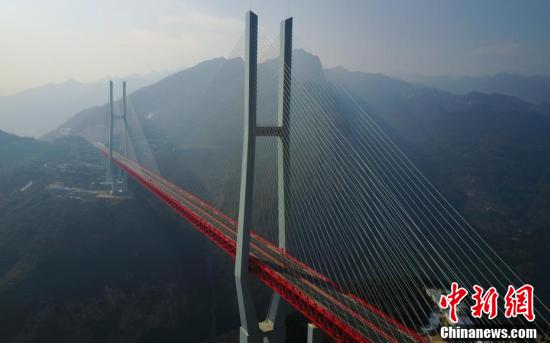 世界第一高桥：北盘江大桥建成通车距江面高差565米（组图）