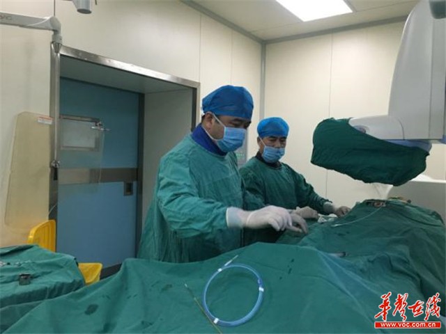 湖南政协委员会议间隙回医院做手术：人命大于天