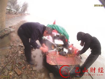 男子欲从洞庭湖划船到杭州 行至南京被拦下