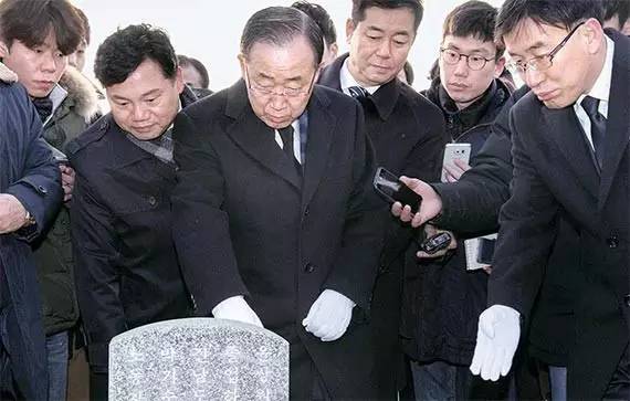 要想竞选韩国总统,潘基文必须翻过这“三座大山”