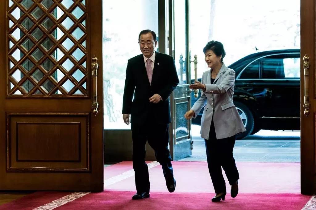 要想竞选韩国总统,潘基文必须翻过这“三座大山”