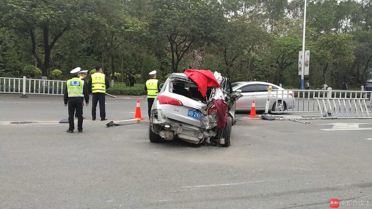 东莞发生惨烈车祸,14辆车被撞毁,现场惨不忍睹