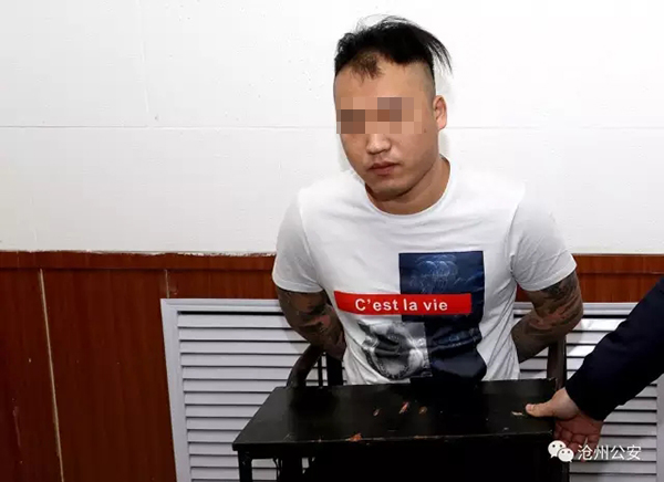 河北沧州男子无端挑衅侮辱执勤交警，在一宾馆内被抓获