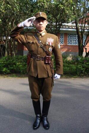台湾男子穿抗战军装谒陵11年：羡慕大陆的抗战剧