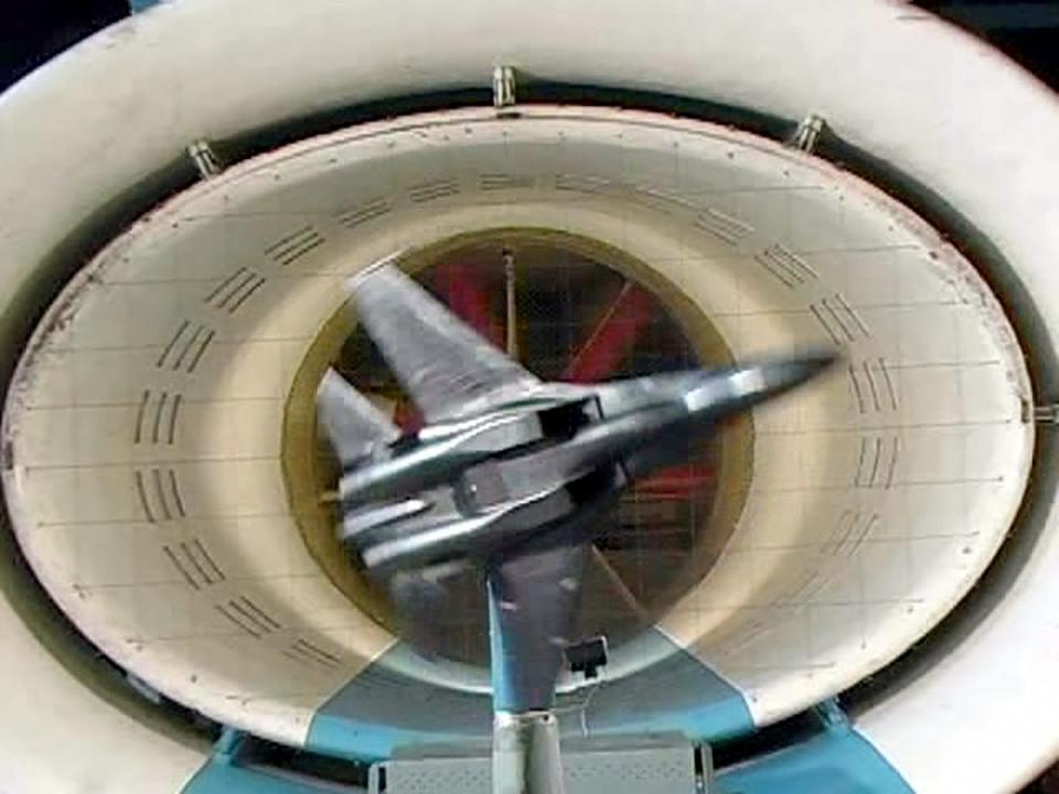 苏-27战机的副油箱之谜：从来没人见侧卫挂过