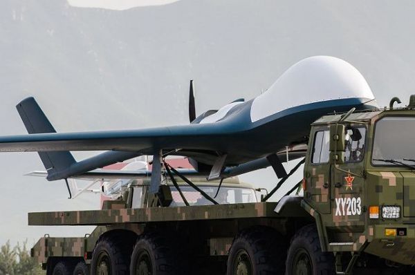 中国最新无人机曝光 挂300公斤导弹连飞40小时