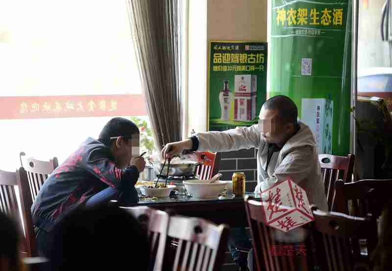 武汉一老板赌博输掉400万 高三女儿以死相逼