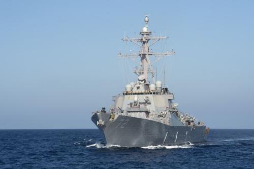 美官员：美军舰遭伊朗船只“挑衅” 被迫改变航向