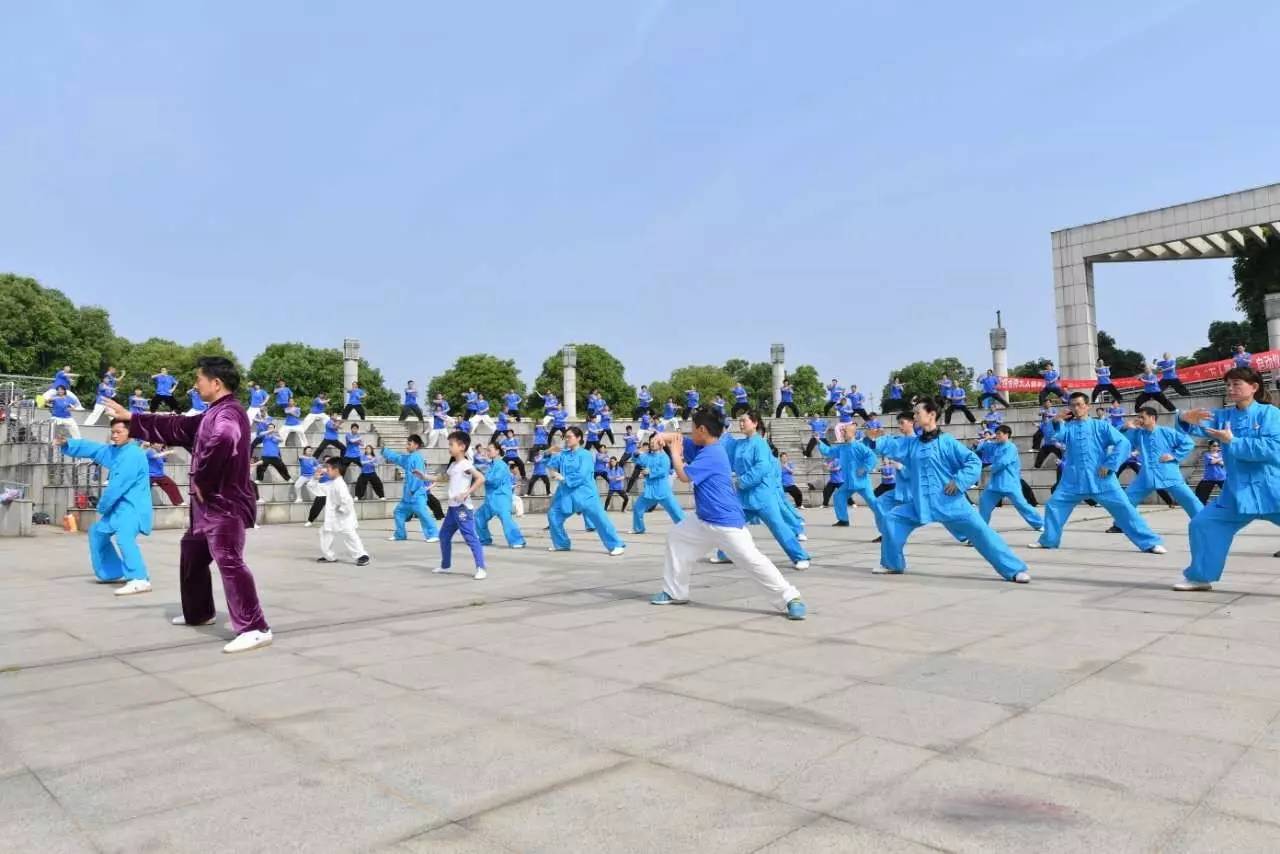启动"万人舞太极" 江西陈式太极拳协会召开首届会员大会_江西频道_凤凰网
