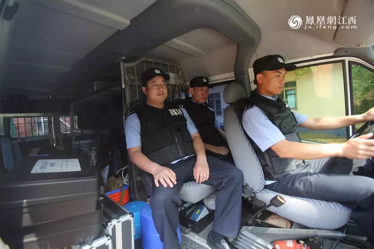 凤见第98期：揭秘现实版“拆弹专家”