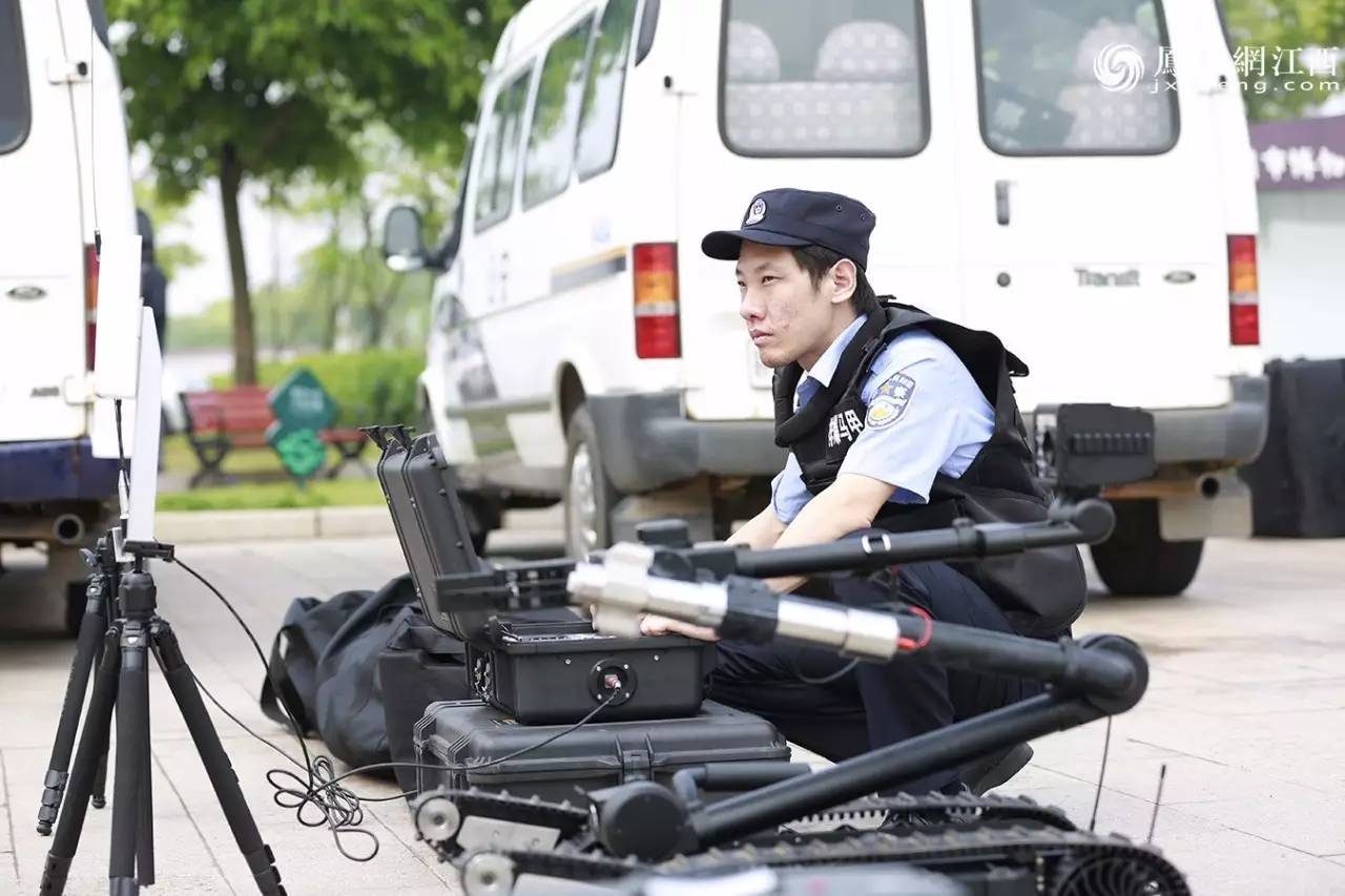 凤见第98期：揭秘现实版“拆弹专家”