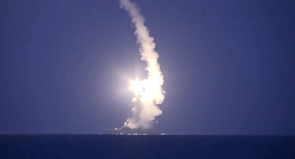 俄军舰潜艇向叙境内发射四枚巡航导弹 全部命中