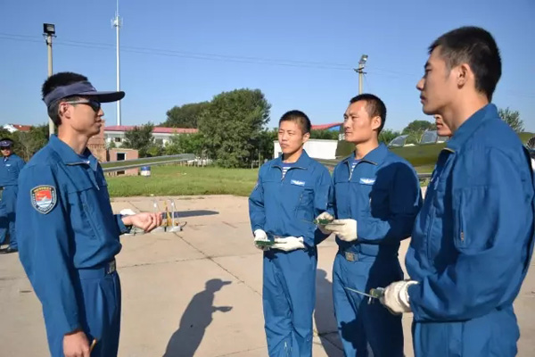 唯一一所培养舰载机飞行员的院校 首次被军媒报道