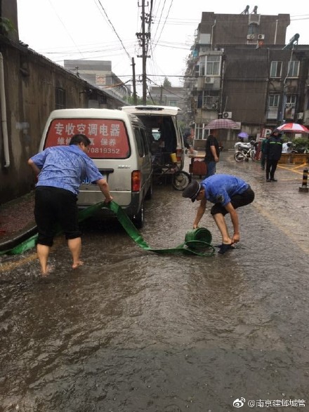 江苏8市遭大暴雨袭击 南京降雨210.6毫米破纪录