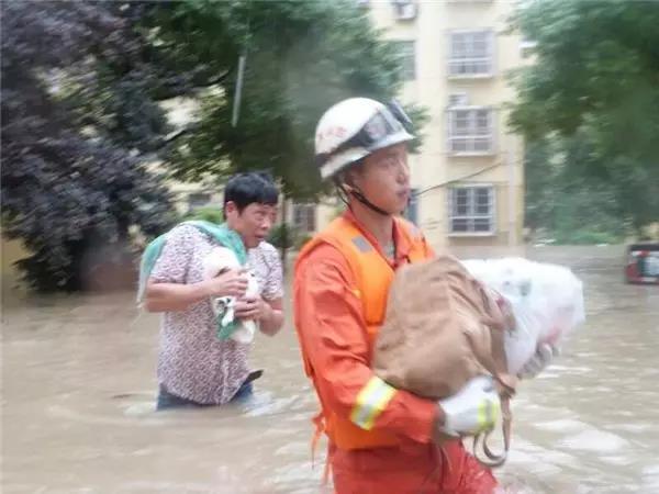 横峰县有多少人口_危房改造需等新文件出台 横峰一家12口遇住房难题