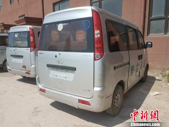 河南杞县警方回应无牌公车执法：执法车已被查扣