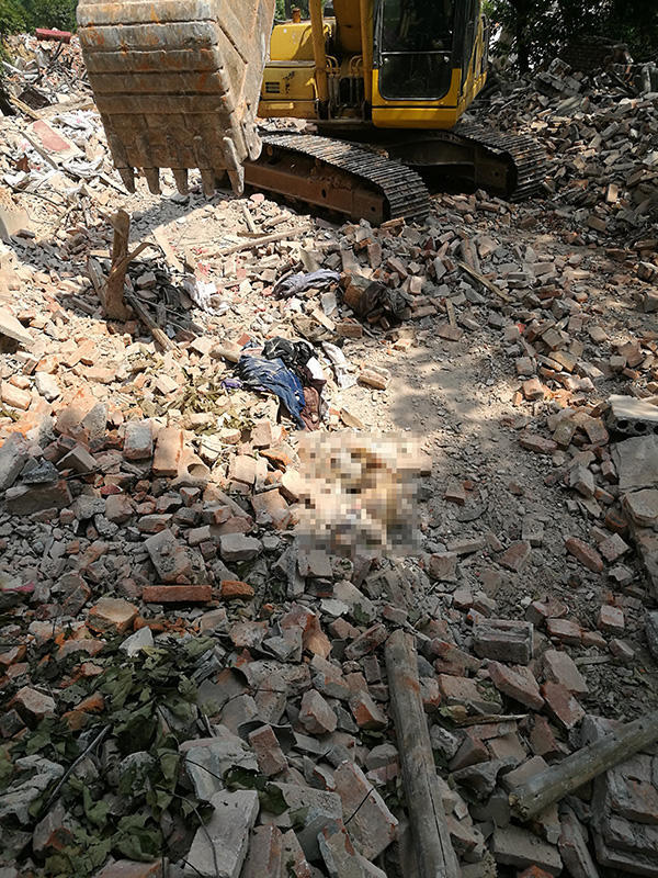 湖北黄石拆迁废墟发现高度腐烂尸体 警方正调查