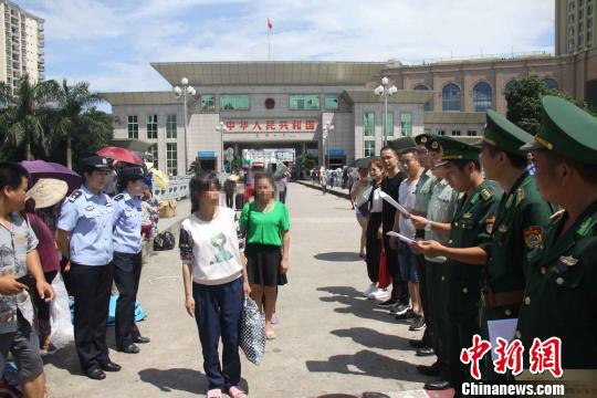 广西警方协助河南警方遣返3名被拐越南女子出境