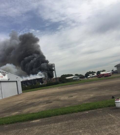 伦敦一机场附近发生爆炸 现场浓烟滚滚(图)
