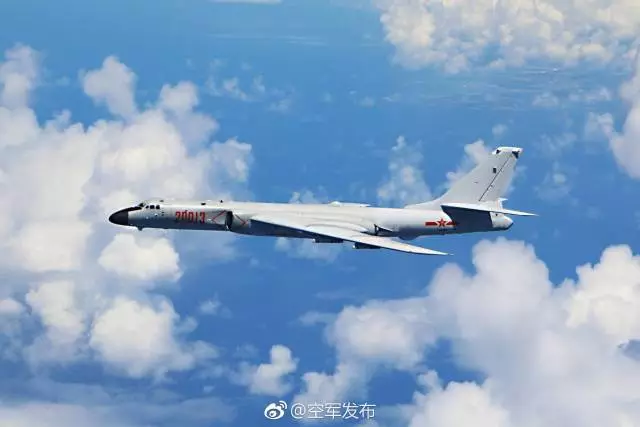 中国空军出岛链自己晒照 抛弃“御用摄影师”日本航自
