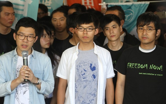 “港独”叫嚣释放黄之锋 声称“让美国制裁香港”