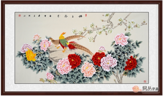 国家一级美术师张洪山最新牡丹锦鸡图《锦上添花》(作品来源:易从网) 牡丹花是我们国家特有的一种名贵花卉,有国色天香,花中之王的美誉,锦鸡与牡丹花结合,有锦上添花,锦绣前程之意。这幅张洪山六尺牡丹图《锦上添花》作品描绘了牡丹的富贵,玉兰的高洁,锦鸡的吉祥,内容积极向上,非常适合家居客厅电视背景墙挂画,提高了室内环境的文化氛围和格调,还能陶冶情操,提升家居生活品位。
