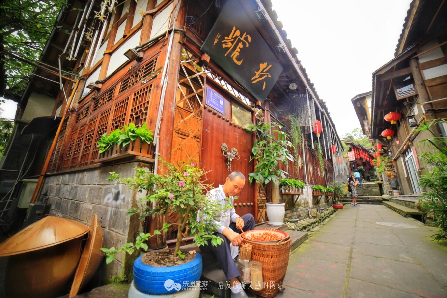 小巷深处,听都江堰西街,寻“秋”启事_凤凰网四川频道_凤凰网