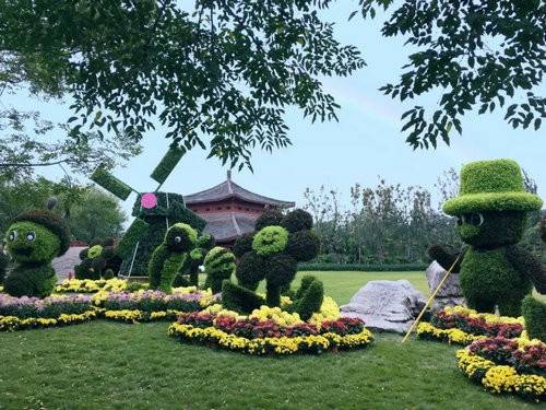 中国开封第35届菊花文化节 清明上河园菊展造型先睹为快