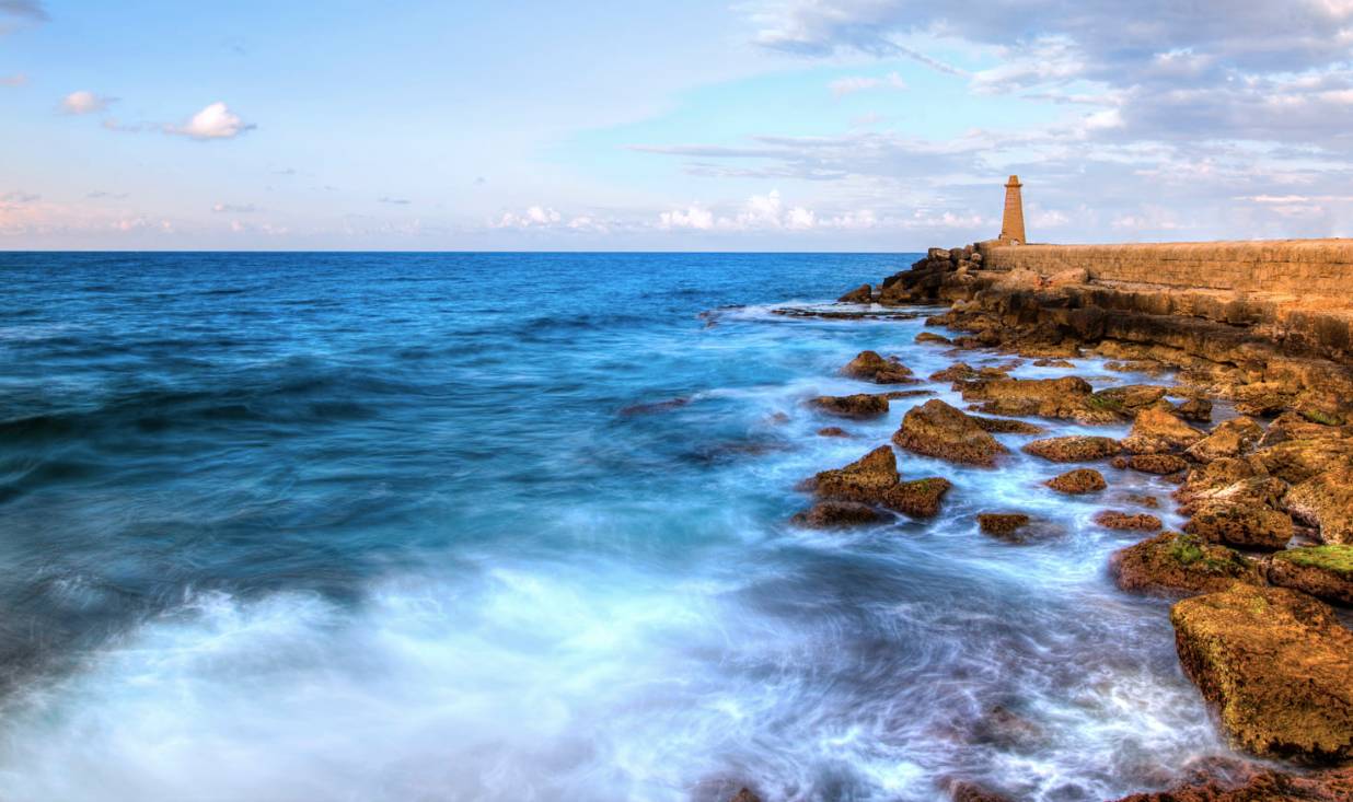 盘点全球门槛最低的免签国 是白本护照出国首