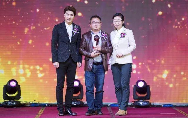 郑晓龙获横店影视节文荣奖最佳导演:我以后有戏还到横店