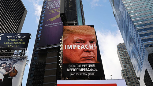 亿万富豪在纽约时代广场轮播巨型广告：弹劾特朗普