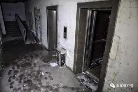 失火公寓楼地下一层电梯。 新京报记者王嘉宁摄