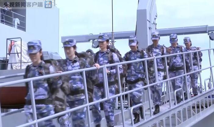 海军南沙守礁部队迎来首批女军人