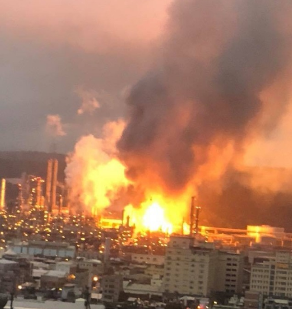 突发！台湾一炼油厂发生爆炸烈焰冲天 伤亡不明