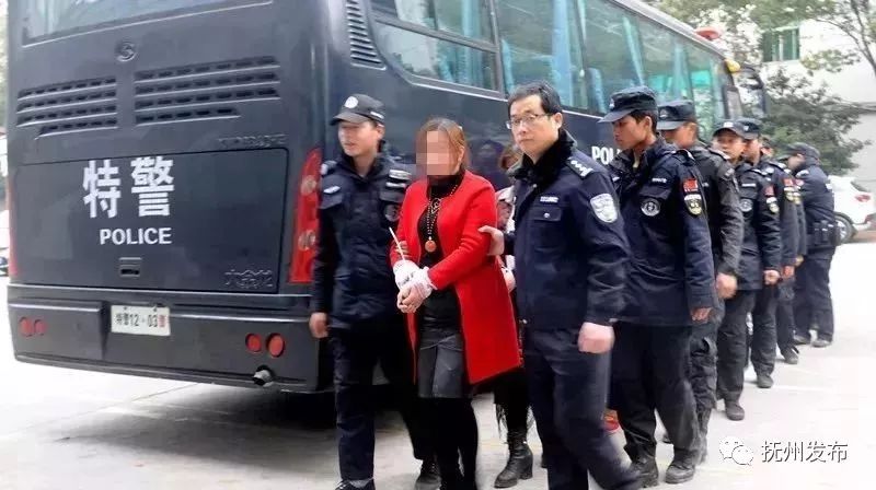 抚州一村干部开赌场聚众赌博被抓 群众拍手叫