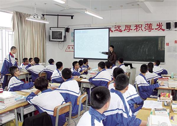 江西省西山学校关注学子成长 解决家长的烦恼